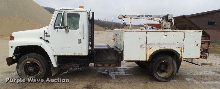 image for item CB9935 1988 International 1954 service truck with crane