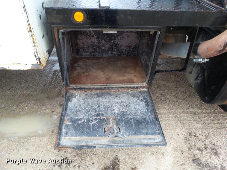 image for item CB9935 1988 International 1954 service truck with crane