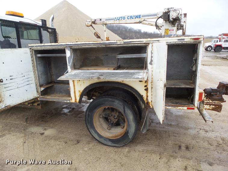 image for item CB9935 1988 International 1954 service truck with crane