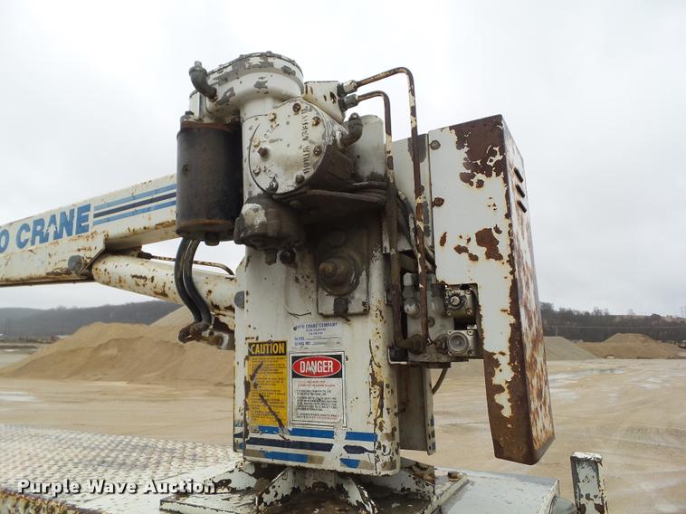 image for item CB9935 1988 International 1954 service truck with crane