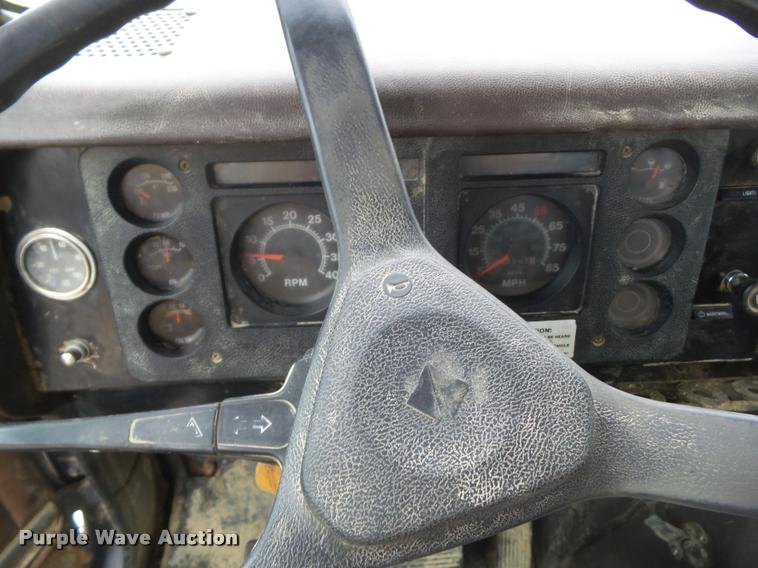 image for item CB9935 1988 International 1954 service truck with crane