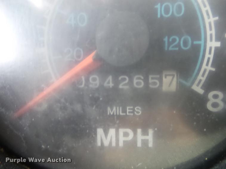 image for item CB9935 1988 International 1954 service truck with crane