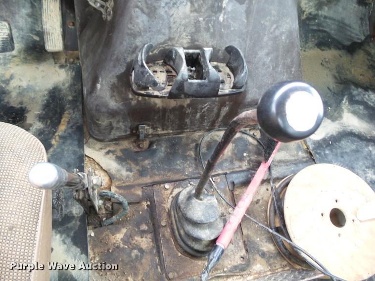 image for item CB9935 1988 International 1954 service truck with crane