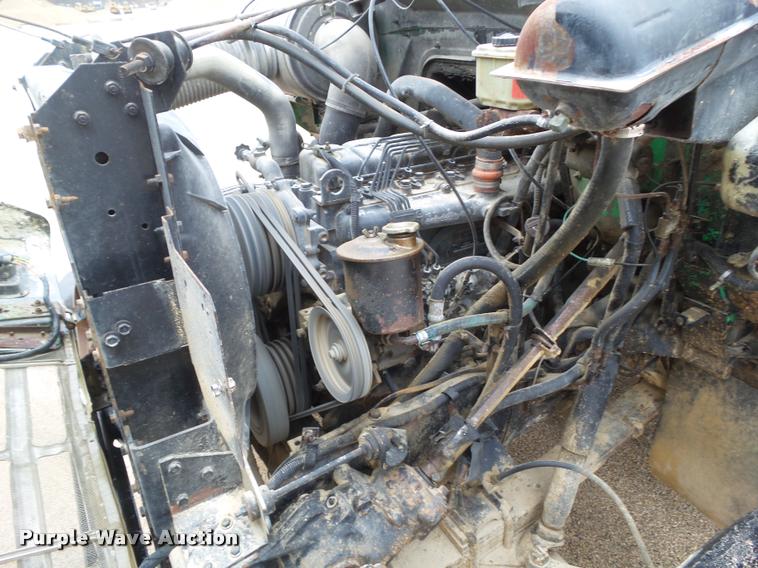 image for item CB9935 1988 International 1954 service truck with crane