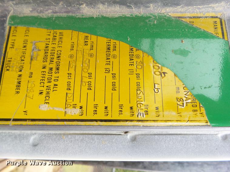 image for item CB9935 1988 International 1954 service truck with crane