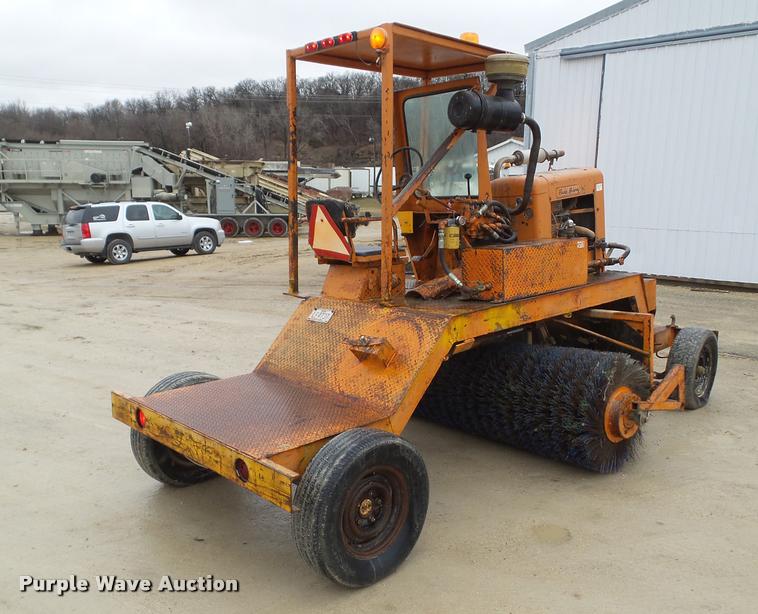 image for item CB9938 Broce Broom