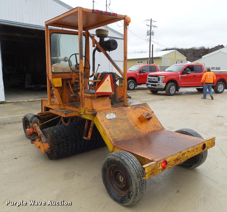 image for item CB9938 Broce Broom