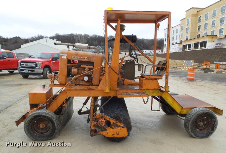 image for item CB9938 Broce Broom