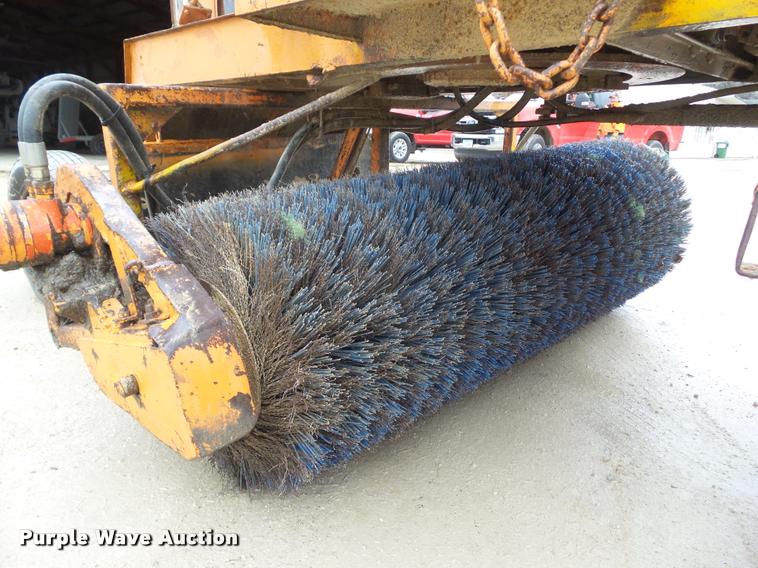 image for item CB9938 Broce Broom