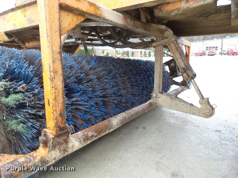 image for item CB9938 Broce Broom