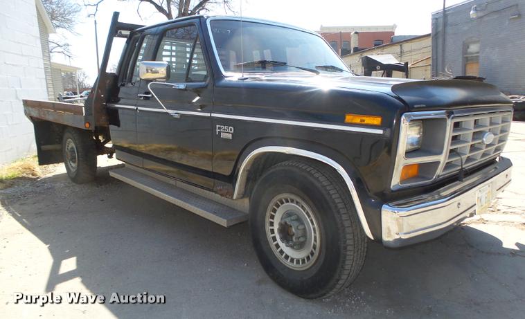 image for item DA0602 1985 Ford F250 XLT Lariat Ext. Cab flatbed pickup truck