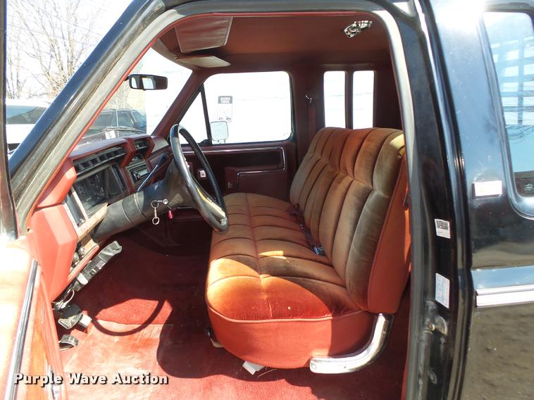 image for item DA0602 1985 Ford F250 XLT Lariat Ext. Cab flatbed pickup truck