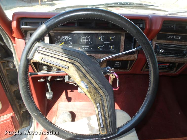 image for item DA0602 1985 Ford F250 XLT Lariat Ext. Cab flatbed pickup truck