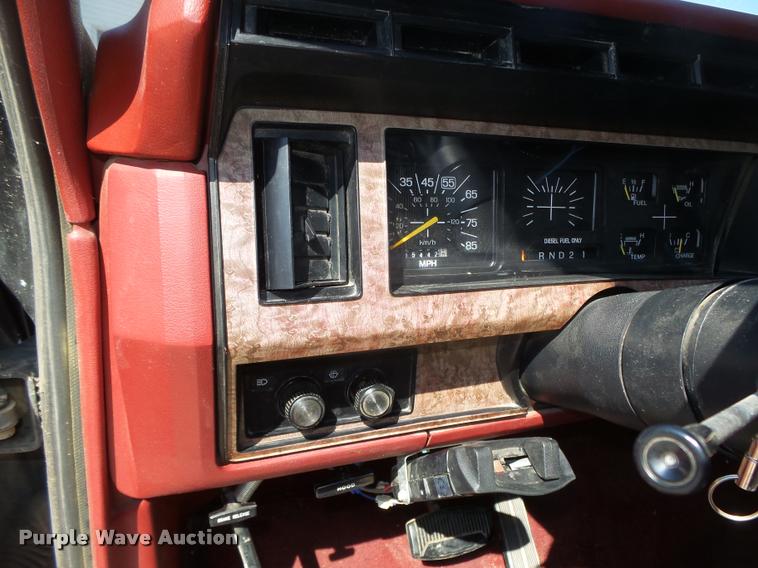 image for item DA0602 1985 Ford F250 XLT Lariat Ext. Cab flatbed pickup truck