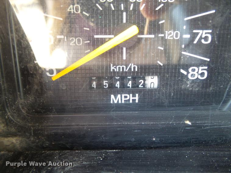 image for item DA0602 1985 Ford F250 XLT Lariat Ext. Cab flatbed pickup truck