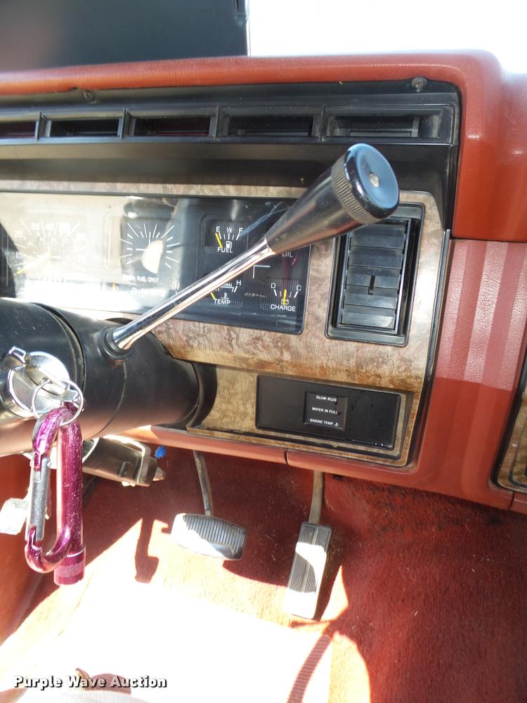 image for item DA0602 1985 Ford F250 XLT Lariat Ext. Cab flatbed pickup truck