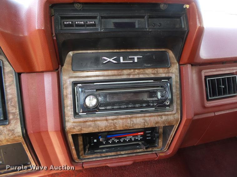 image for item DA0602 1985 Ford F250 XLT Lariat Ext. Cab flatbed pickup truck