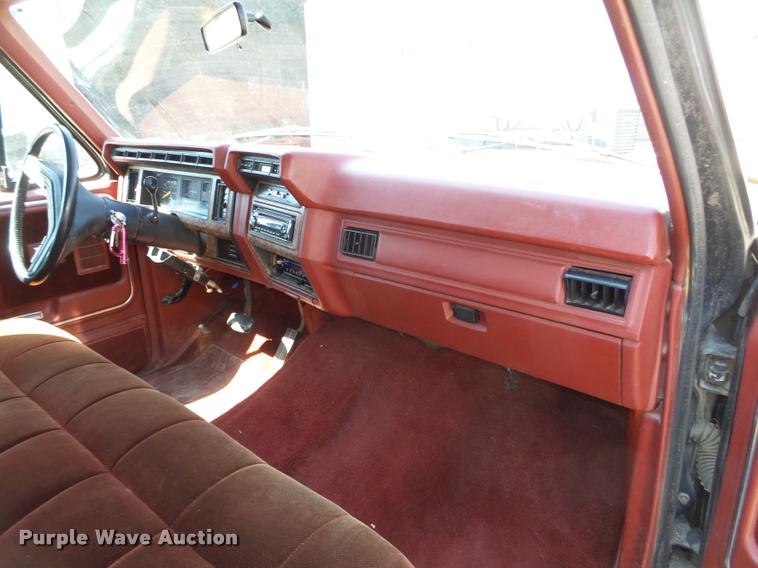 image for item DA0602 1985 Ford F250 XLT Lariat Ext. Cab flatbed pickup truck