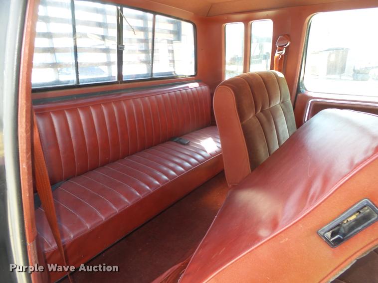 image for item DA0602 1985 Ford F250 XLT Lariat Ext. Cab flatbed pickup truck