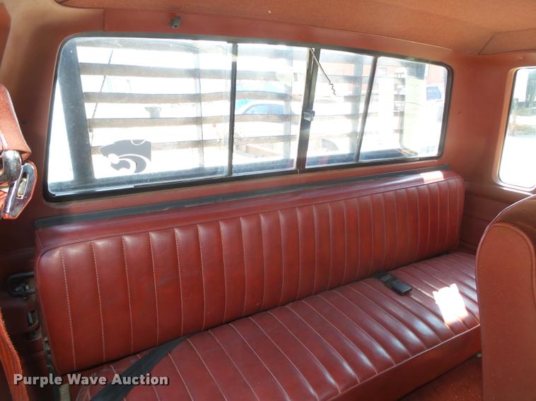 image for item DA0602 1985 Ford F250 XLT Lariat Ext. Cab flatbed pickup truck