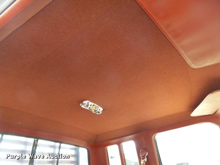 image for item DA0602 1985 Ford F250 XLT Lariat Ext. Cab flatbed pickup truck