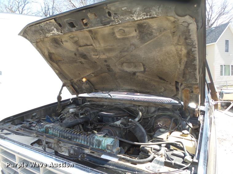 image for item DA0602 1985 Ford F250 XLT Lariat Ext. Cab flatbed pickup truck