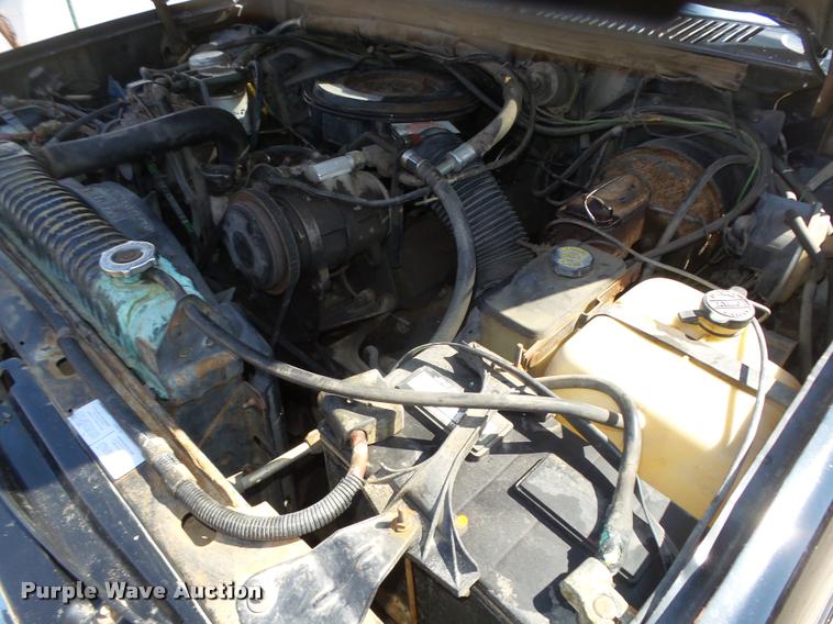 image for item DA0602 1985 Ford F250 XLT Lariat Ext. Cab flatbed pickup truck