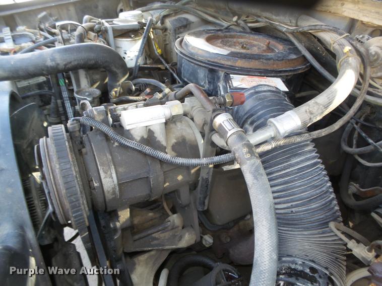 image for item DA0602 1985 Ford F250 XLT Lariat Ext. Cab flatbed pickup truck