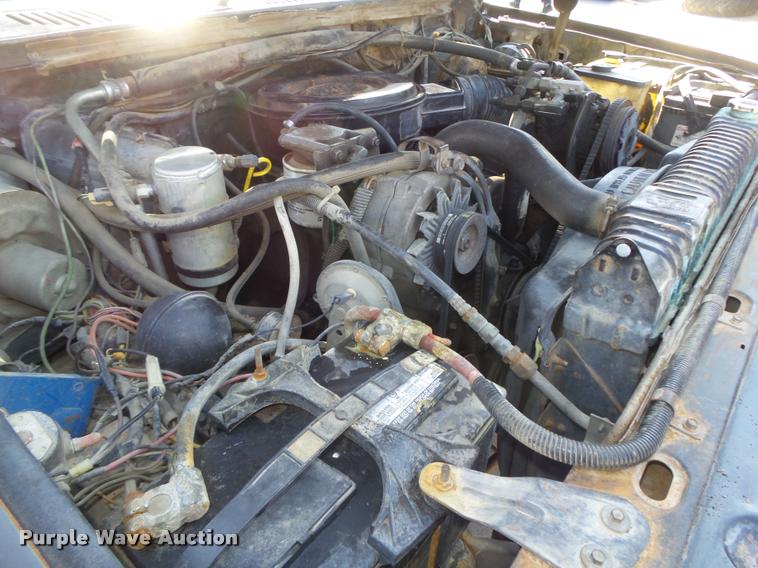 image for item DA0602 1985 Ford F250 XLT Lariat Ext. Cab flatbed pickup truck