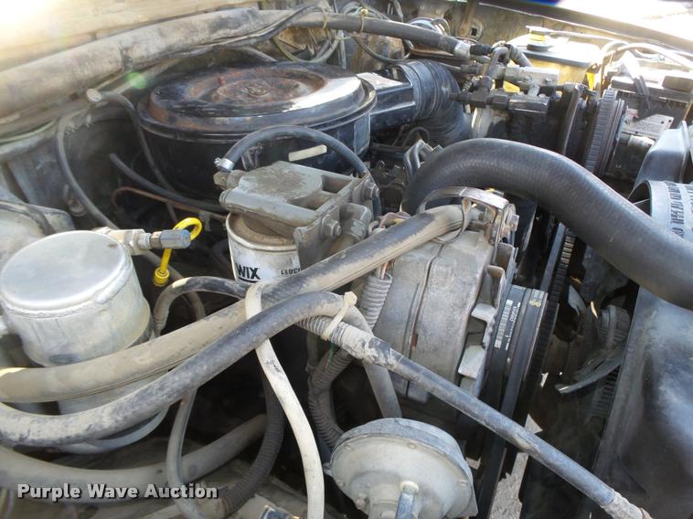 image for item DA0602 1985 Ford F250 XLT Lariat Ext. Cab flatbed pickup truck