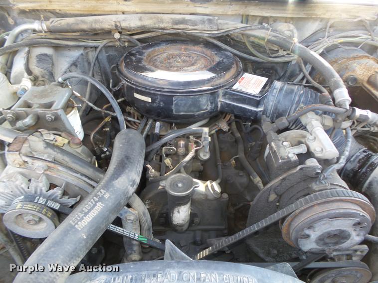 image for item DA0602 1985 Ford F250 XLT Lariat Ext. Cab flatbed pickup truck