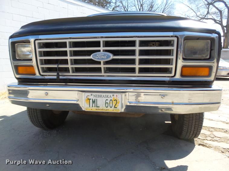 image for item DA0602 1985 Ford F250 XLT Lariat Ext. Cab flatbed pickup truck