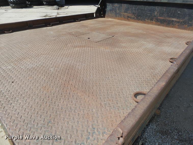 image for item DA0602 1985 Ford F250 XLT Lariat Ext. Cab flatbed pickup truck