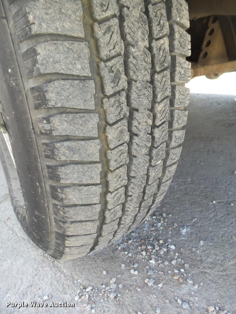 image for item DA0602 1985 Ford F250 XLT Lariat Ext. Cab flatbed pickup truck