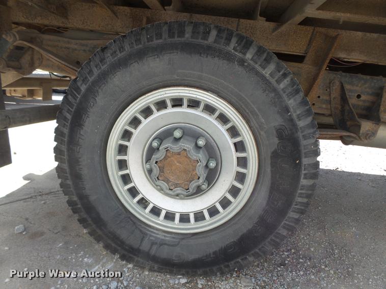 image for item DA0602 1985 Ford F250 XLT Lariat Ext. Cab flatbed pickup truck