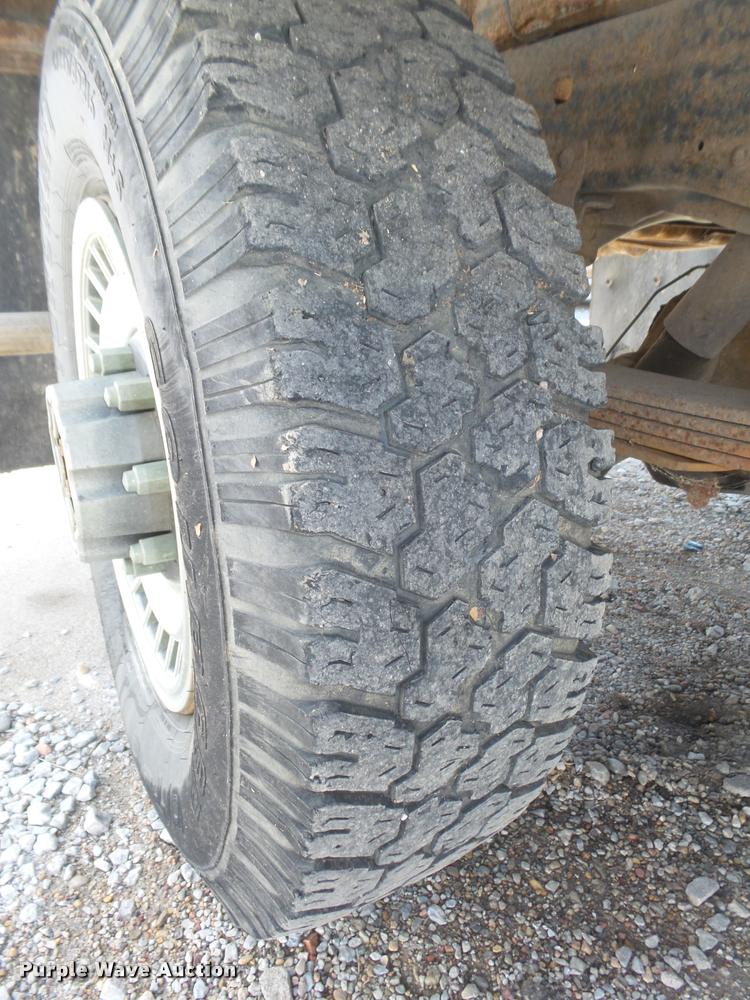 image for item DA0602 1985 Ford F250 XLT Lariat Ext. Cab flatbed pickup truck