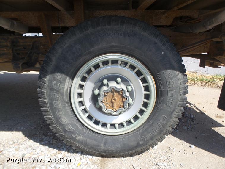 image for item DA0602 1985 Ford F250 XLT Lariat Ext. Cab flatbed pickup truck