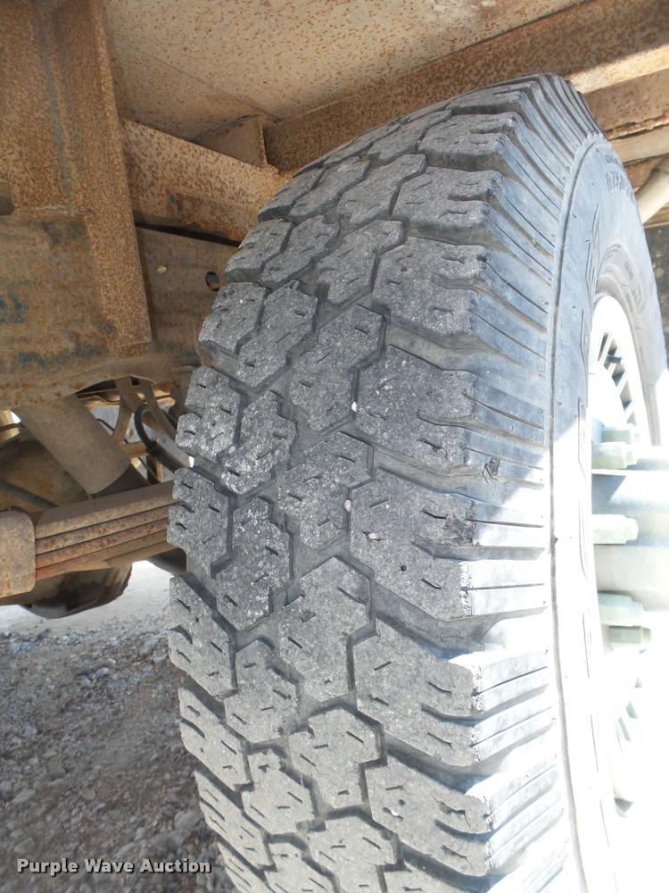 image for item DA0602 1985 Ford F250 XLT Lariat Ext. Cab flatbed pickup truck