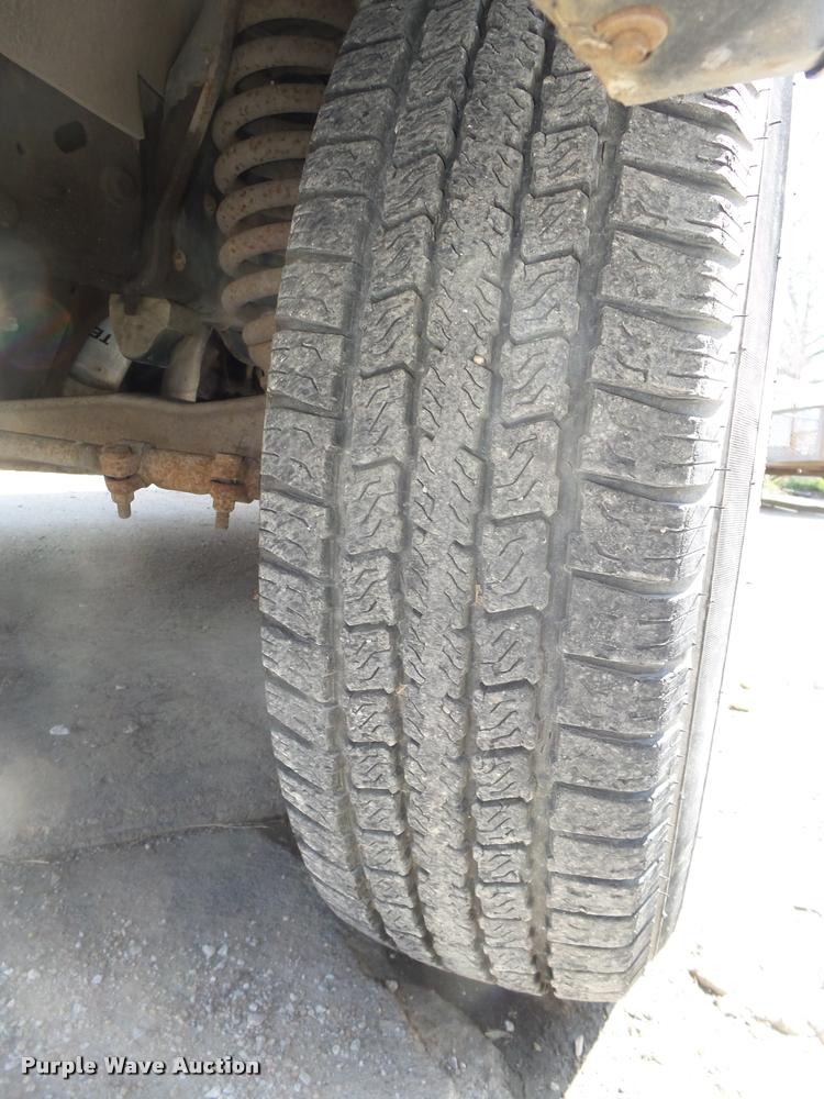 image for item DA0602 1985 Ford F250 XLT Lariat Ext. Cab flatbed pickup truck