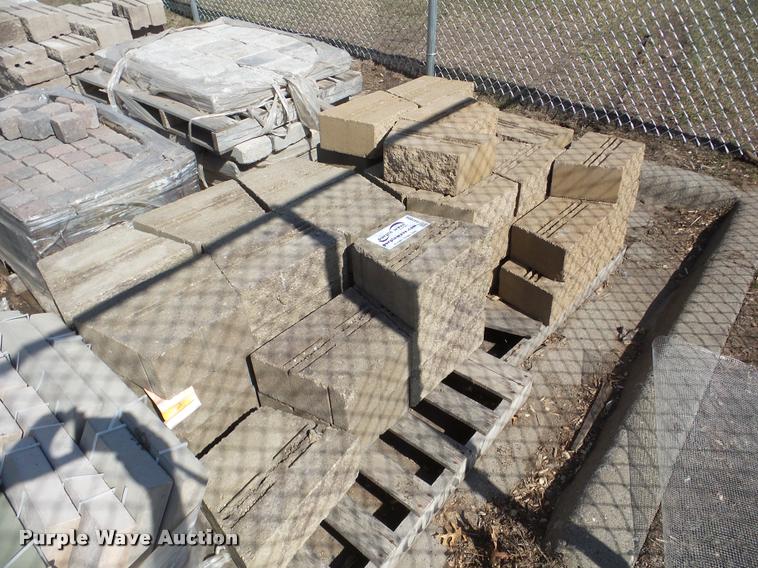 image for item DA1834 (54) retaining wall blocks