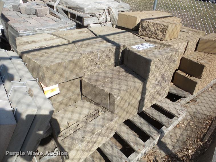 image for item DA1834 (54) retaining wall blocks
