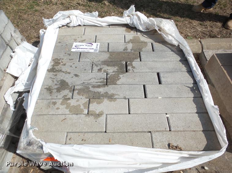image for item DA1842 Approximately 128 pavers