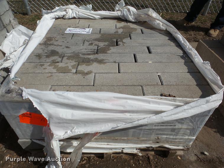image for item DA1842 Approximately 128 pavers