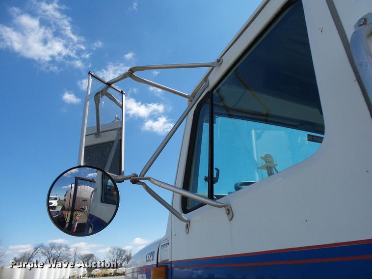 image for item DA2611 1998 International 2654 flatbed truck