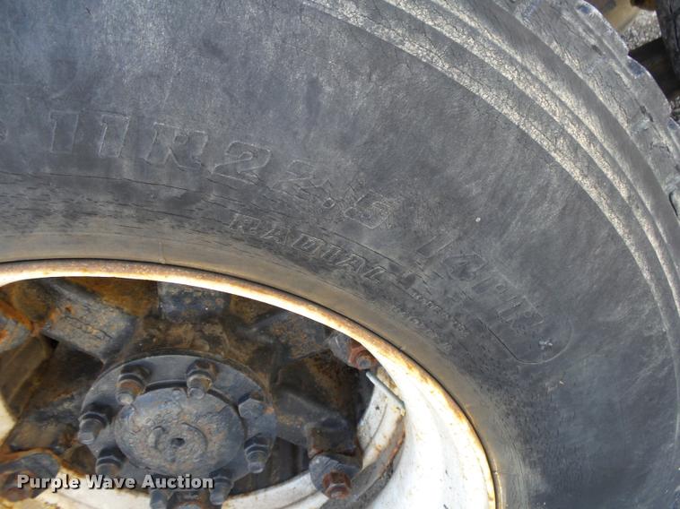 image for item DA2611 1998 International 2654 flatbed truck