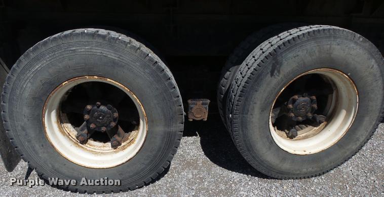 image for item DA2611 1998 International 2654 flatbed truck