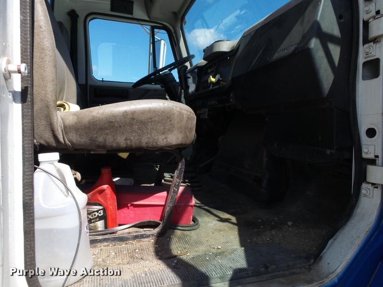 image for item DA2611 1998 International 2654 flatbed truck