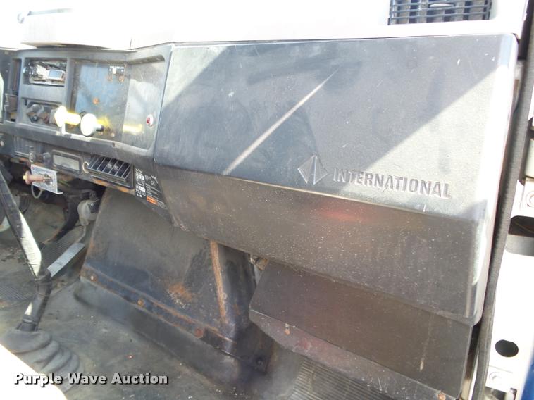 image for item DA2611 1998 International 2654 flatbed truck