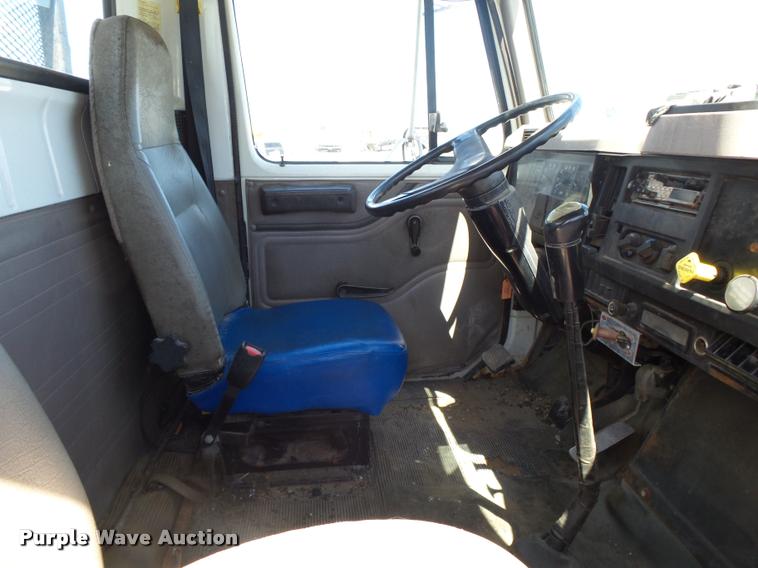 image for item DA2611 1998 International 2654 flatbed truck