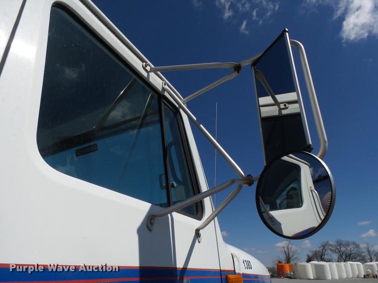 image for item DA2611 1998 International 2654 flatbed truck